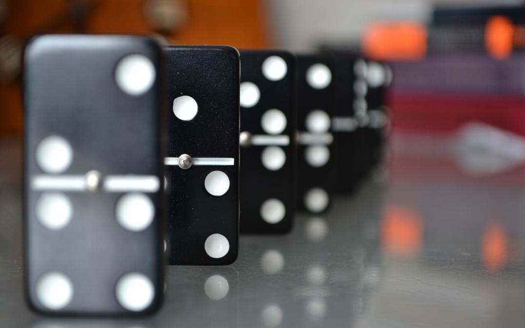 The Domino Effect in the Forex Market
